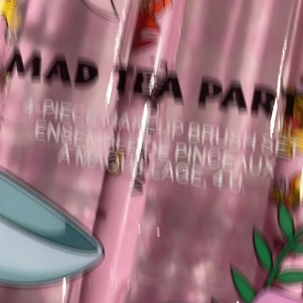 New Wet N Wild Alice in Wonderland brush set